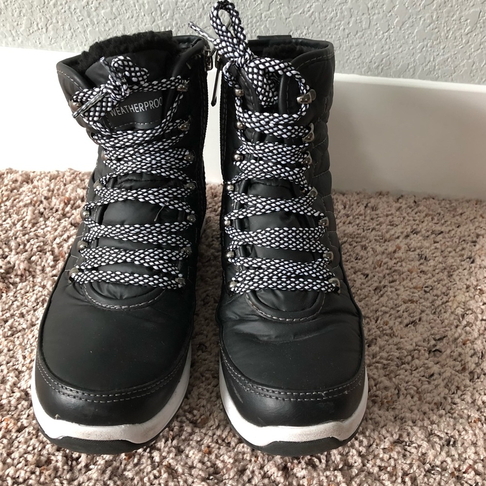Weatherproof Lace-Up Snow Boots
